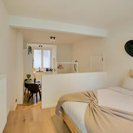 New Renovated Condo's @ Trendy South Apartment *