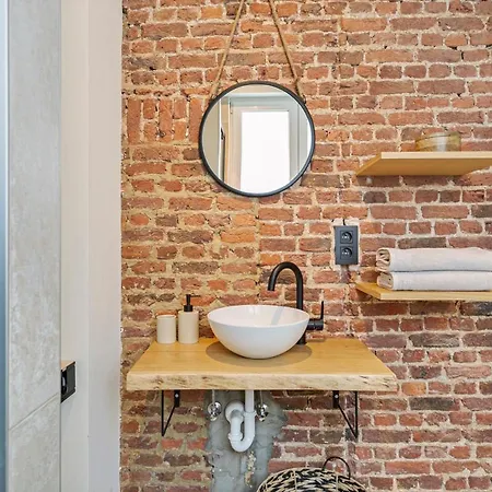 New Renovated Condo's @ Trendy South Apartment *