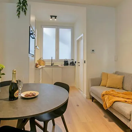 Apartment New Renovated Condo's @ Trendy South